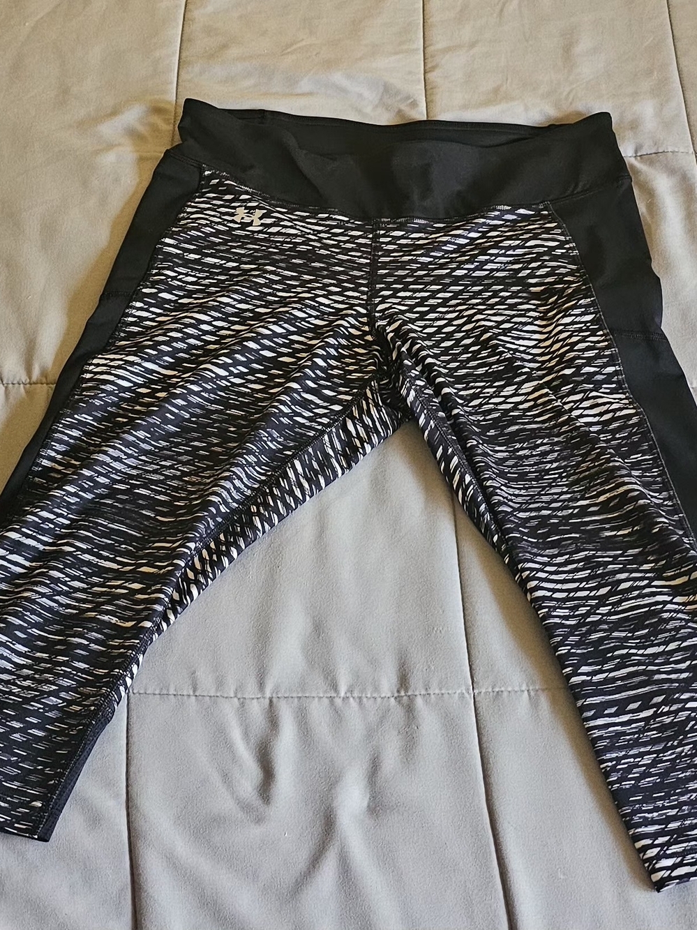 Under Armour Women's Black & White Patterned Performance Leggings